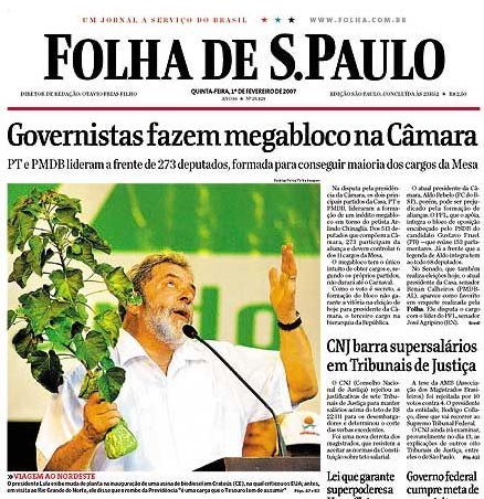 Lula Segurando a jatropha curcas