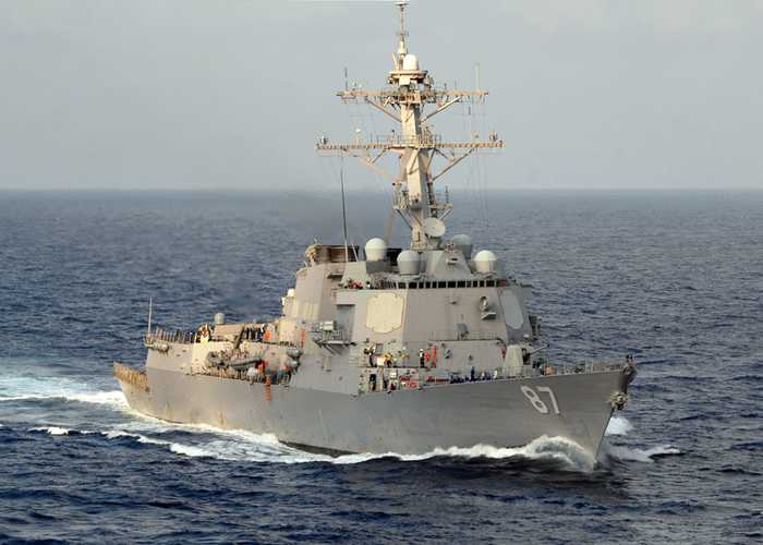 Navio da marinha dos EUA abastecido com biocombustível italiano
