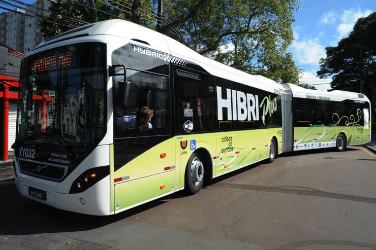 Volvo testa nova geração de ônibus híbrido em Curitiba