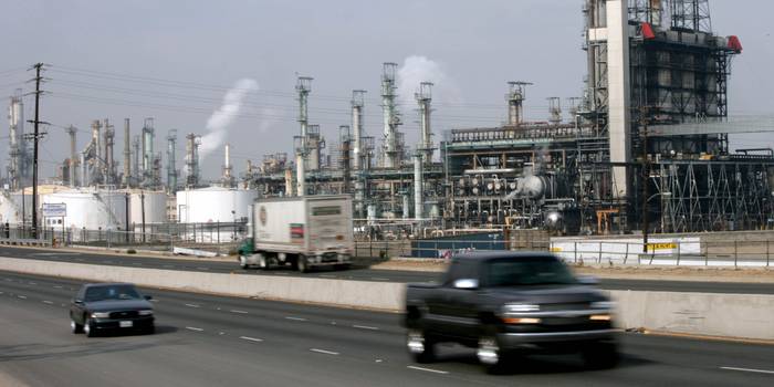 Refinaria nos EUA começa a processar petróleo renovável
