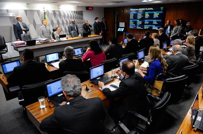 CCJ analisa projeto que beneficia aviação com programa de bioquerosene