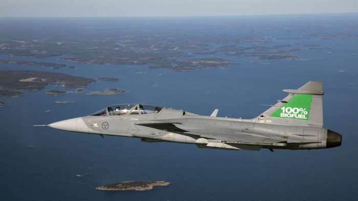Gripen completa voo abastecido com biocombustível puro