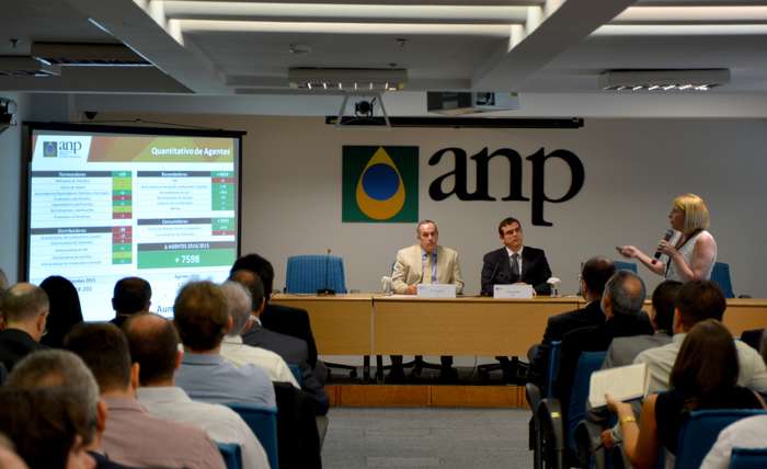 ANP prevê que venda de combustíveis deve reagir em 2017