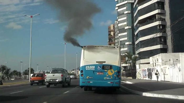 'PL da Poluição' atrasa combustível limpo nos ônibus de SP