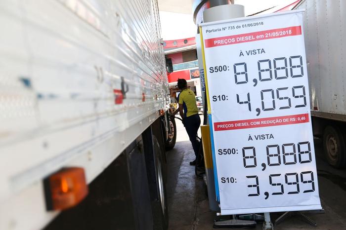 Alta do dólar pressiona preço do diesel e compromete os efeitos do subsídio