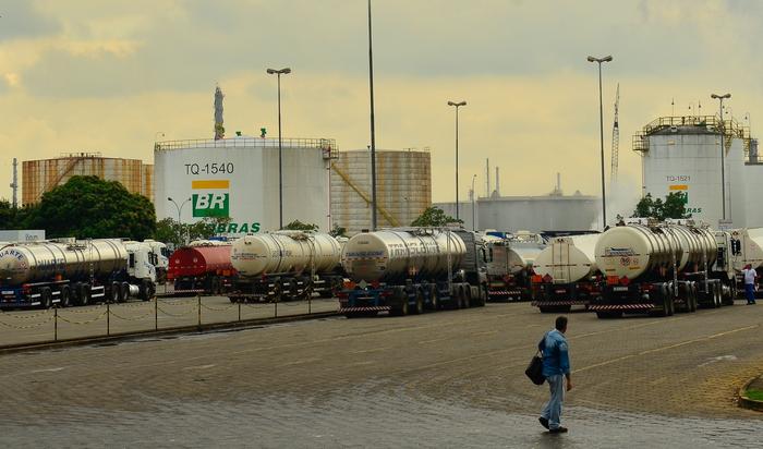 Para compensar parada em Paulínia, Petrobrás vai importar diesel