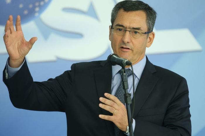 Fim do monopólio no refino é questão mais importante para preço do combustível, diz Guardia