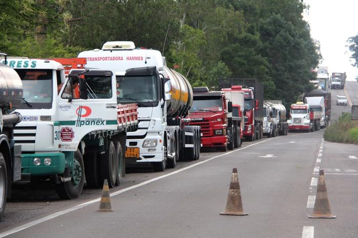Equipe de Bolsonaro discute nova tabela e fundo para evitar greve de caminhoneiros