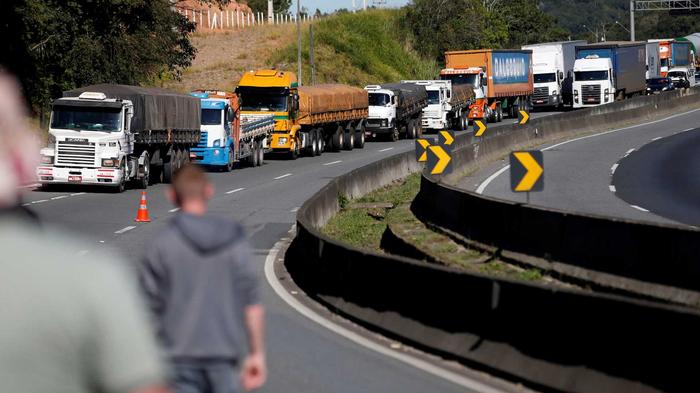 Protestos ameaçam abastecimento de combustível; ANP flexibiliza regra de biodiesel no Rio