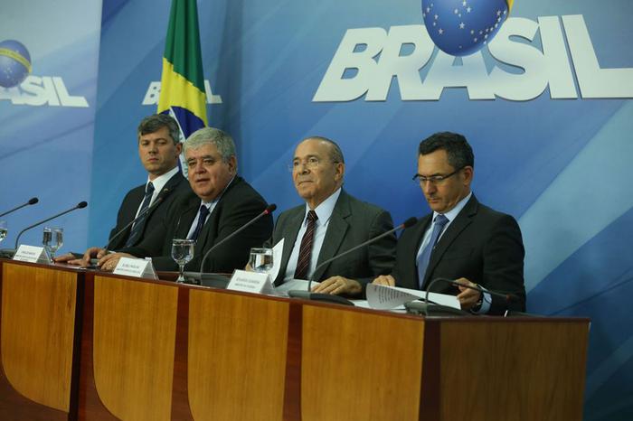 Governo e caminhoneiros anunciam proposta de acordo para suspender paralisação por 15 dias
