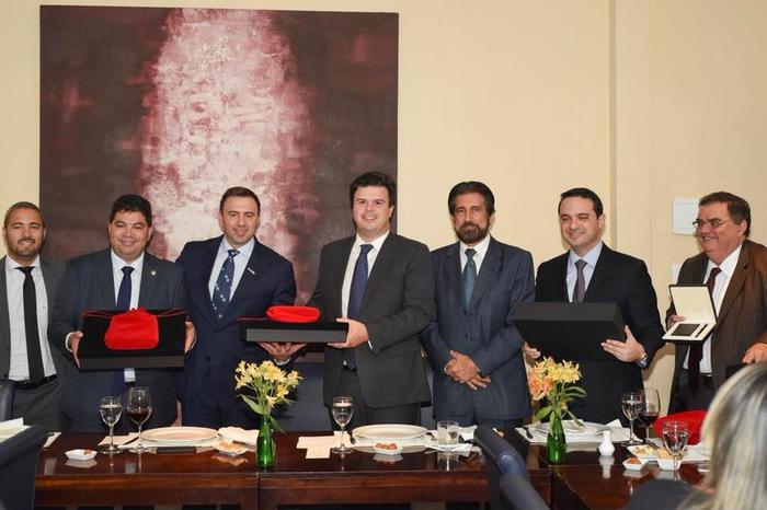 Aprobio homenageia ministro de Minas e Energia por B10 e RenovaBio