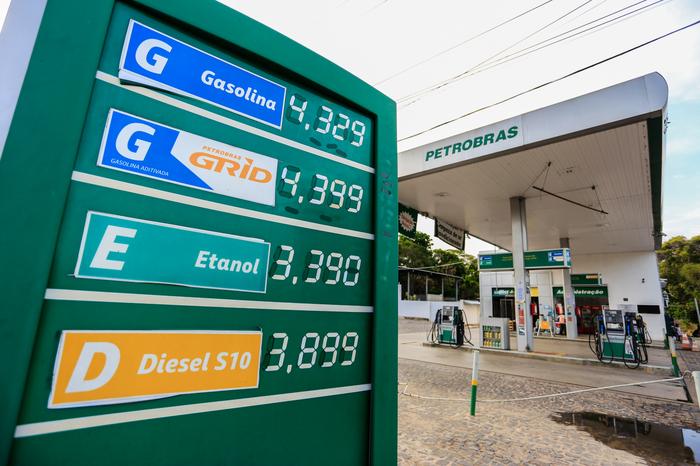 Escalada nos preços dos combustíveis volta a se acelerar