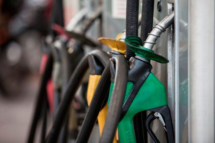 Gasolina cai nas refinarias e sobe nas bombas dos postos