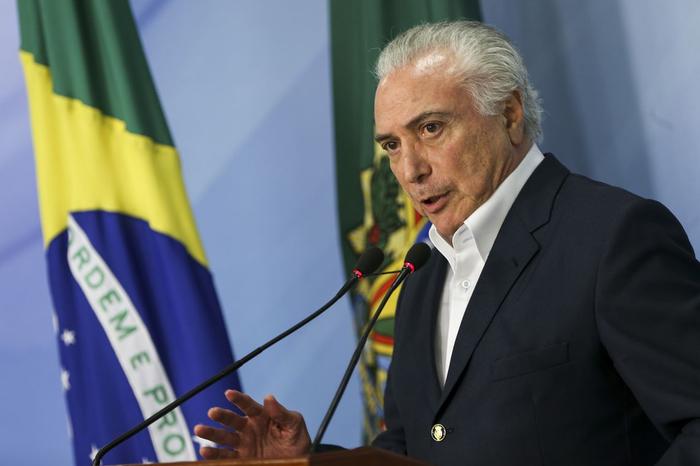 Temer cede e reduz em R$ 0,46 o litro do diesel por 60 dias