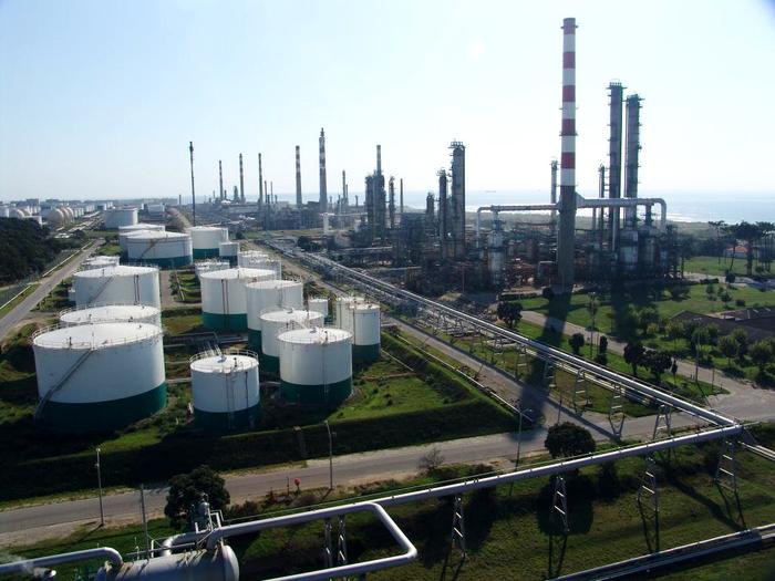 MME vai propor novas regras para investimentos em refino