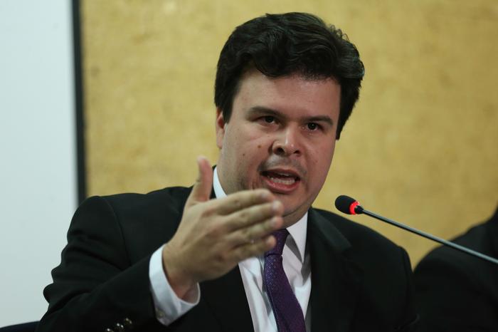 Disputa por Minas e Energia segue aberta, dizem fontes
