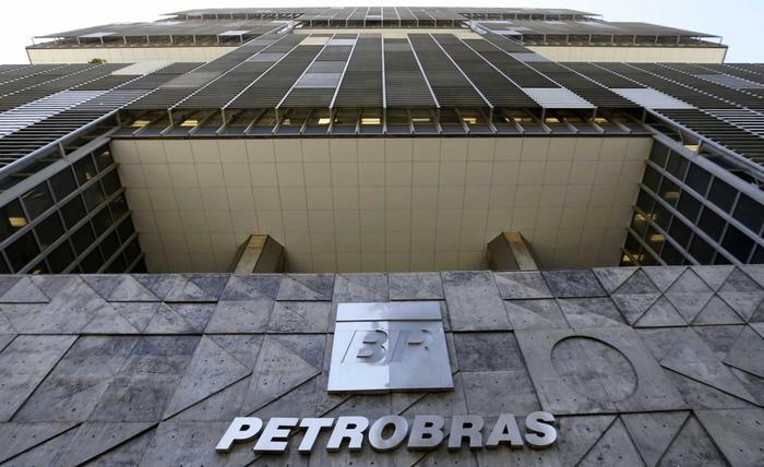 Governo e Petrobras discutem alta do combustível nesta terça-feira