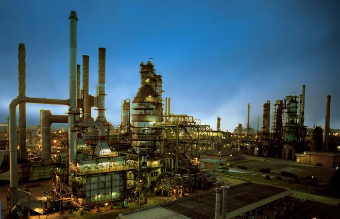 Déficit no refino de combustível deve crescer com retomada da economia