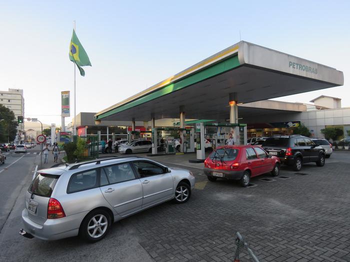 Pressionada, Petrobras interrompe sequência de altas nos combustíveis