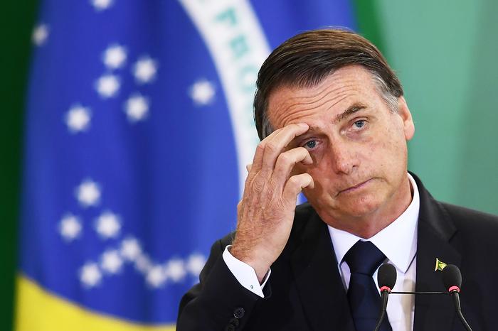 Após pressão de Bolsonaro, Petrobras desiste de aumento no preço do diesel 
