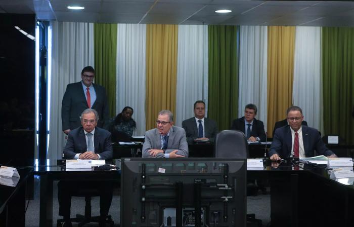 CNPE define regras para estimular concorrência em vendas de refinarias