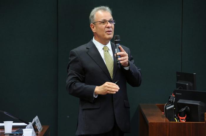 Brasil tem diesel relativamente barato, segundo ministro