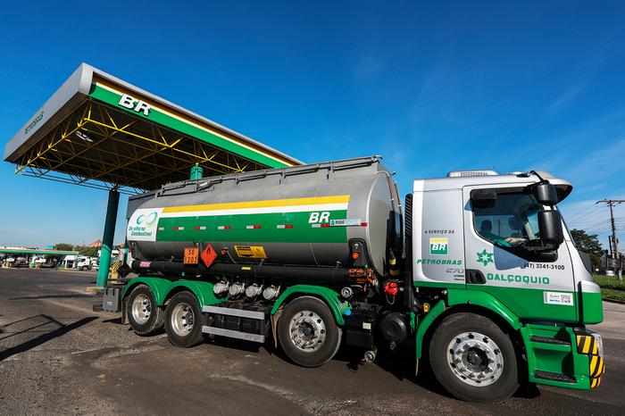 Petrobras sobe gasolina em 3,5% e diesel, em 4,2%