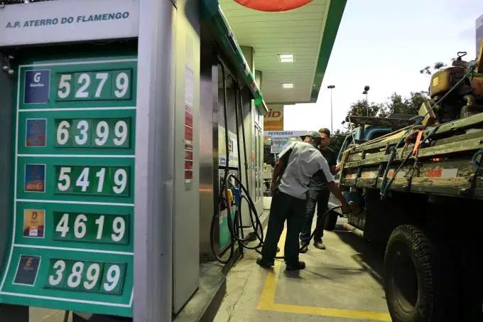 Diesel fica 2,5% mais caro em todo o país