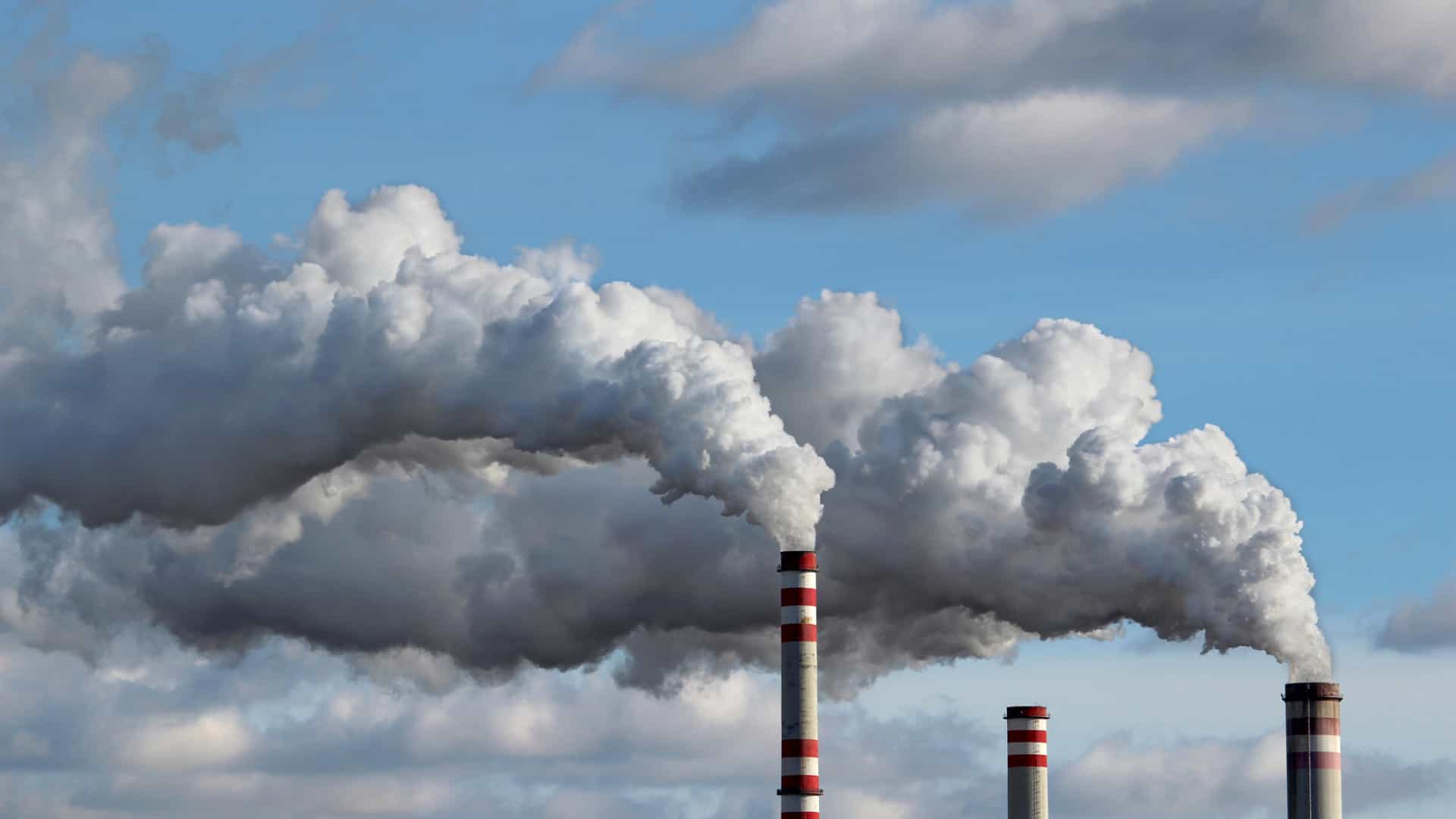 Em vez de reduzir, país mantém emissão de gases
