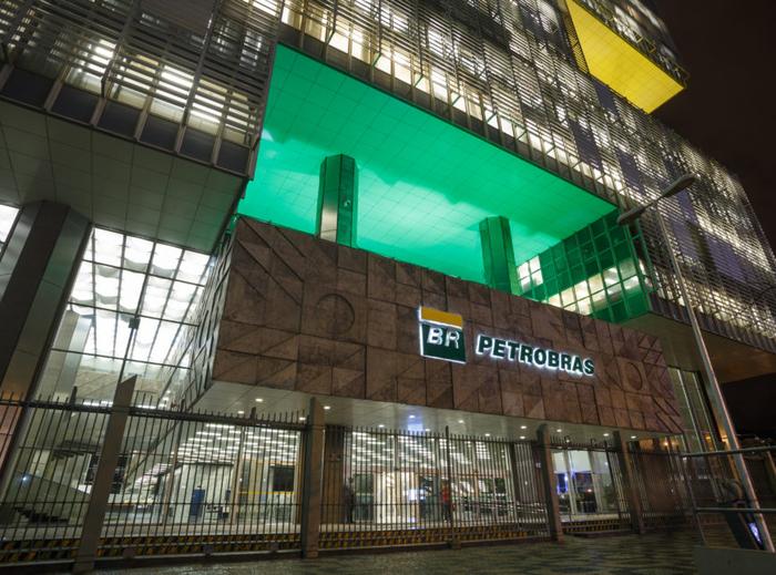 Petrobras comunica a clientes alta nos preços da gasolina e do diesel