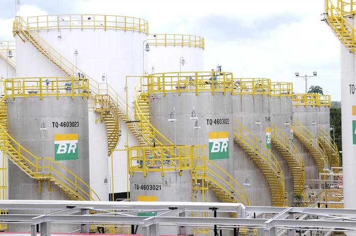 O que é melhor: 70% ou 90% de retirada mínima das distribuidoras?