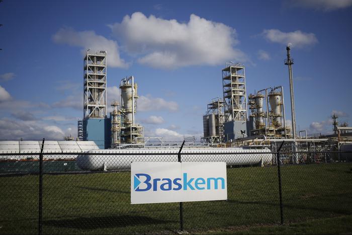 Petrobras pretende vender Braskem e oito refinarias até o fim do ano
