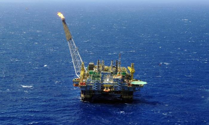 Como fica a Petrobras (e a gasolina) com a crise do petróleo?