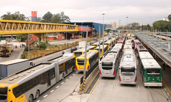 Empresas de ônibus alertam para risco de colapso e pedem ajuda da União