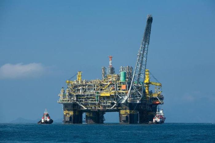 Mercado de gasolina tem retração de 60% e diesel, de 40%, e Petrobras vai hibernar plataformas
