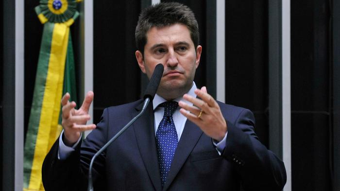 Parlamentares querem derrubar veto presidencial sobre tributação dos CBios