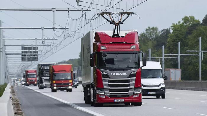Transportadora está testando um caminhão Scania de linha aérea