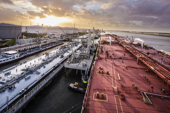 Importação de derivados ganha espaço no País, enquanto Petrobrás reduz produção