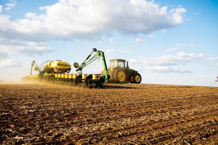 Plantio de soja no Brasil chega a 1 milhão de hectares por dia e quase recupera atraso