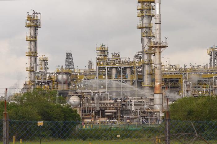 Essar, Raízen e Ultra avaliam ofertas por refinaria da Petrobras, dizem fontes