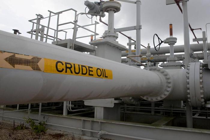 Petróleo fecha em queda com aumento dos estoques nos EUA