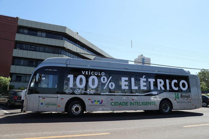 Investidores vão injetar US$ 1 bi em ônibus elétricos e mais que dobrar frota na AL