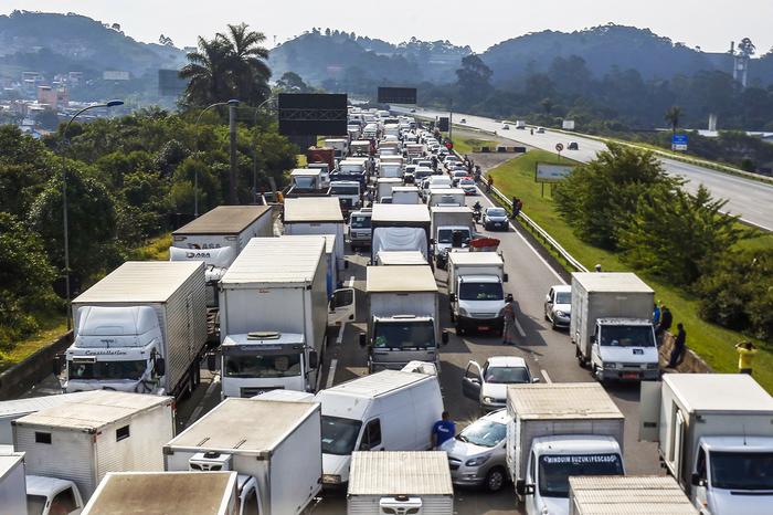 Caminhoneiros prometem greve maior que a de 2018 por alta no preço do diesel