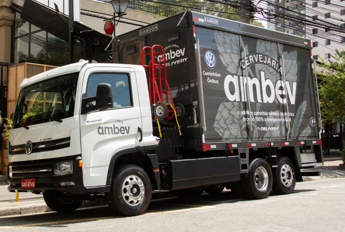 Ambev fecha acordo com startup FNM e Agrale para mil veículos elétricos