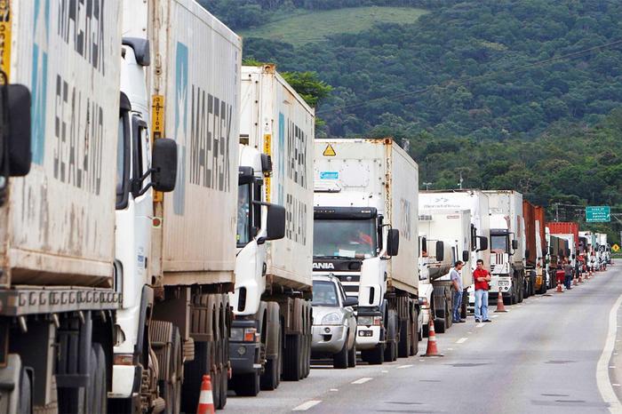 Caminhoneiros confirmam greve para 1º de fevereiro
