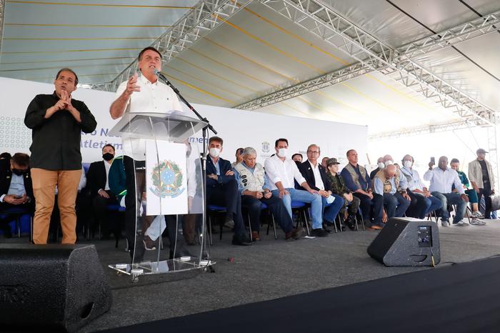 Bolsonaro anuncia 'reunião' sobre 'combustível'