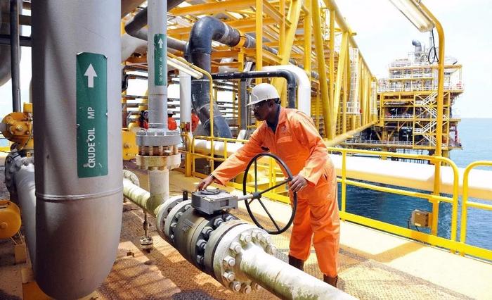 Petróleo Brent bate US$ 60 o barril pela primeira vez em um ano