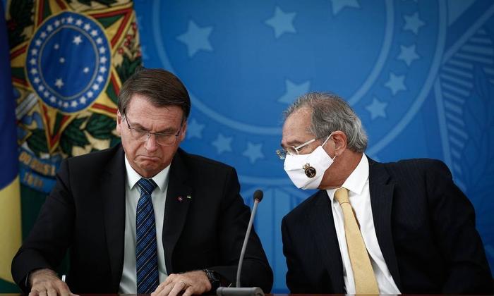 Bolsonaro repete promessa de um ano atrás de mudar ICMS de combustíveis