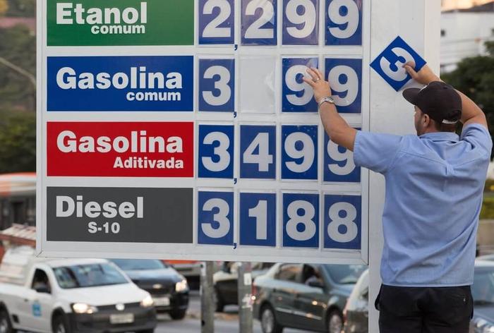Decreto que obriga postos a divulgarem preço de combustível tem pontos cegos