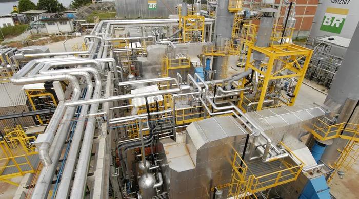 Petrobras vai aumentar produção de diesel S10 começando pela Reduc
